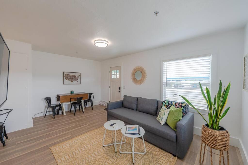 #Stayinmydistrict Coos Bay Cypress Cottage Екстер'єр фото