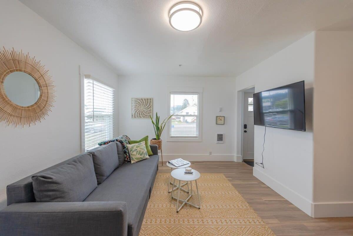 #Stayinmydistrict Coos Bay Cypress Cottage Екстер'єр фото